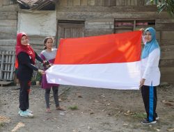 Untuk Menumbuhkan Nasionalisme, SMA Negeri 4 OKU Bagikan Bendera