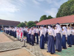 Pembina Upacara di SMPN 9 OKU, Ini Pesan Kadisdik OKU