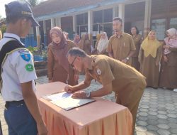 Kepala SMPN 9 OKU Lantik Kepengurusan OSIS Periode 2023/2024