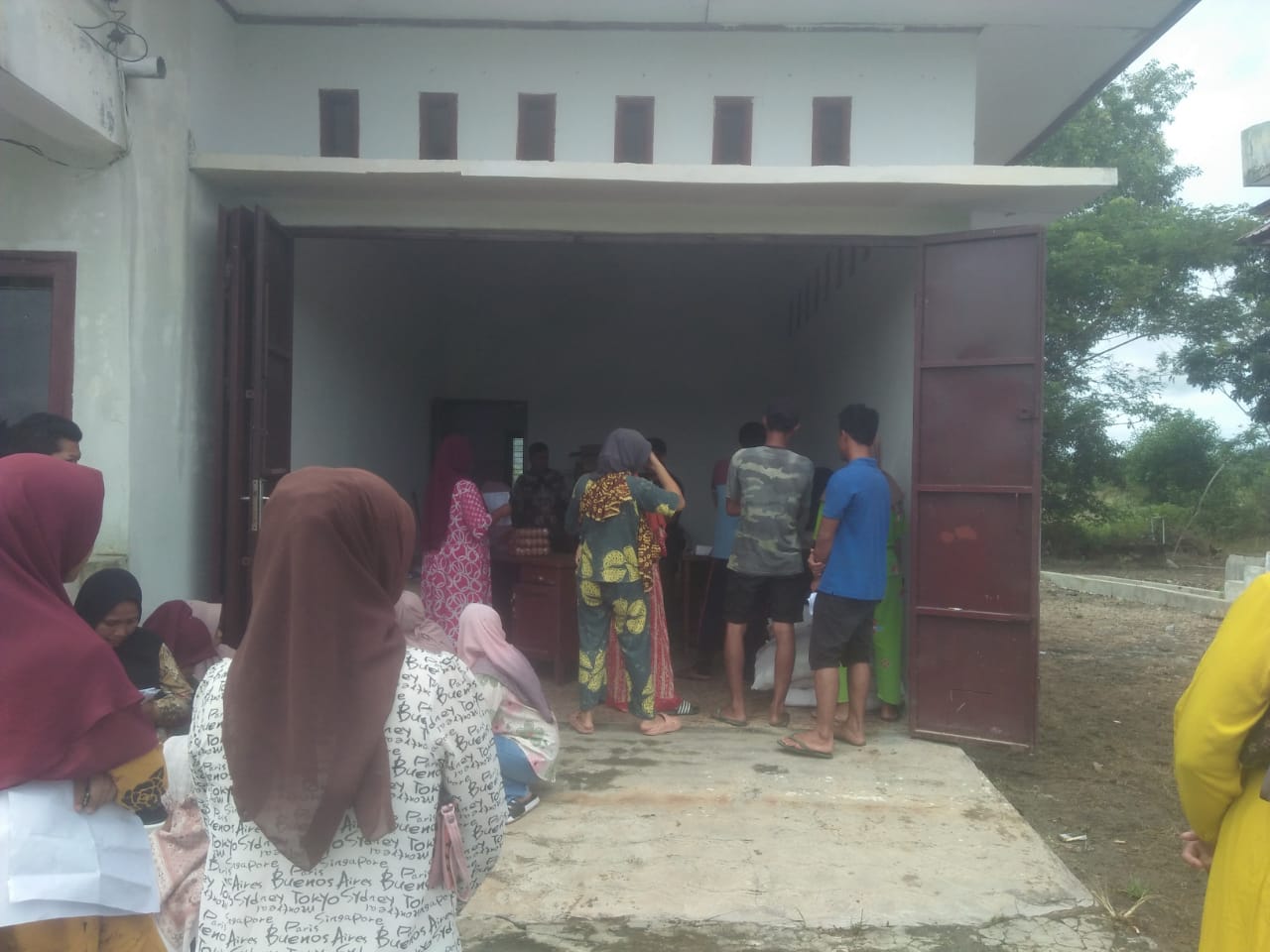 Korcab KB Kecamatan Halongonan Timur Bagikan Paket Bantuan BKKBN Untuk Anak Berisiko Stunting