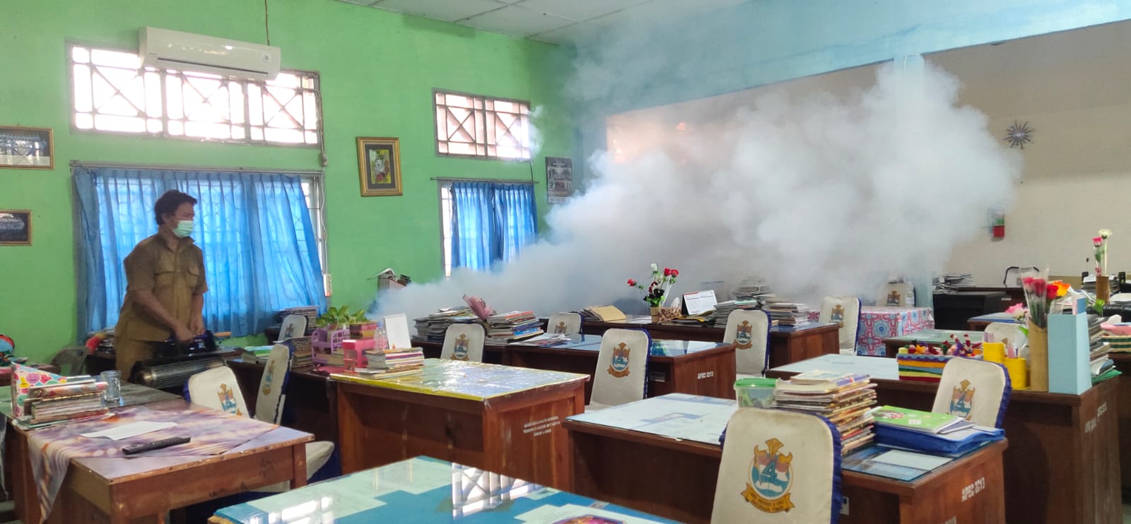 Tekan DBD, Dinkes OKU Fogging di SMA Negeri 4 OKU