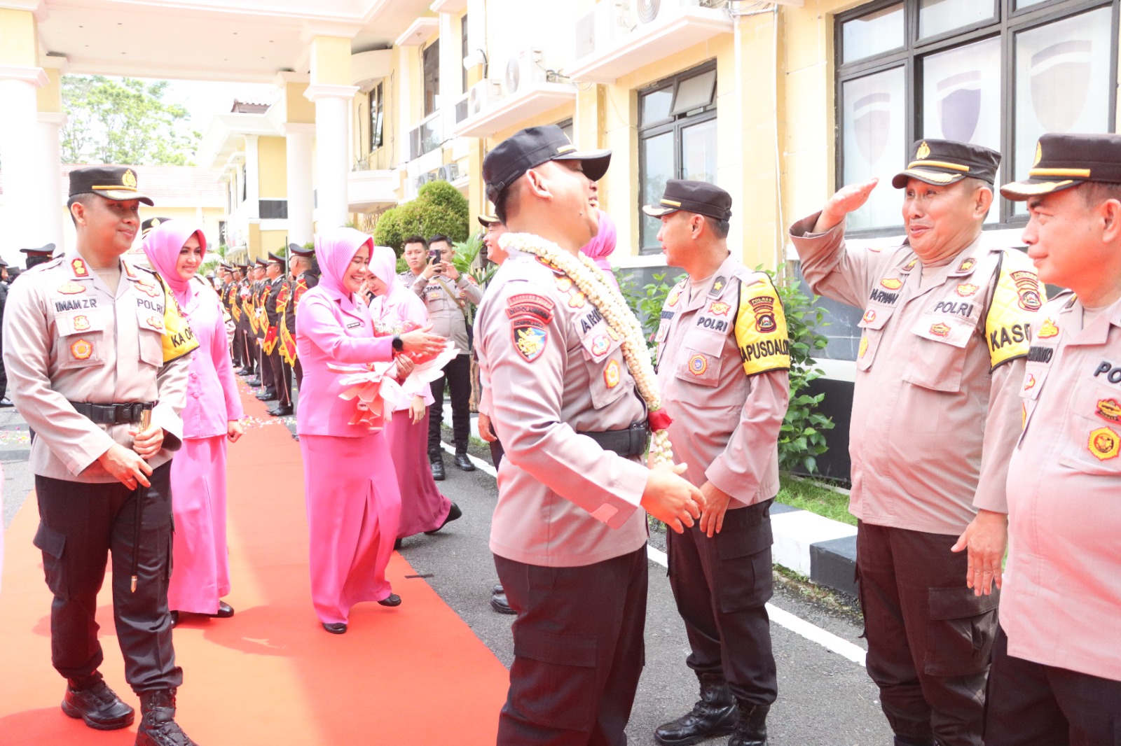 Pedang Pora dan Pelepasan: AKBP Imam Zamroni SIK MH Resmi Memimpin Polres OKU