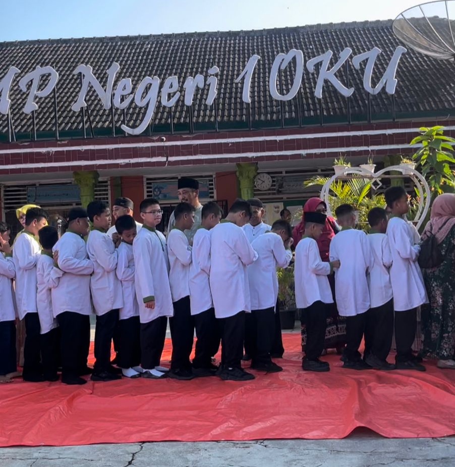 SMPN 1 OKU Meriahkan Suasana Lebaran dengan Acara Halal Bihalal