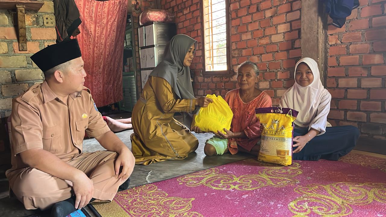 Gelar Bakti Sosial di Bulan Ramadhan, SMPN 10 OKU Bagikan Paket Sambako