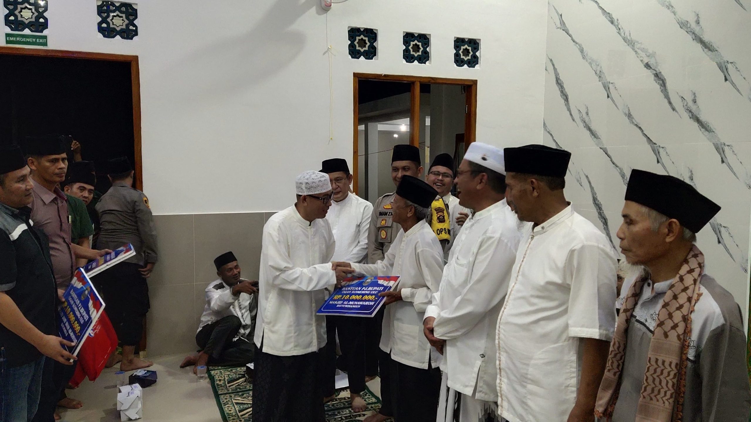 Safari Ramadhan di kecamatan LUbuk Raja, PJ Bupati OKU serahkan Bantuan