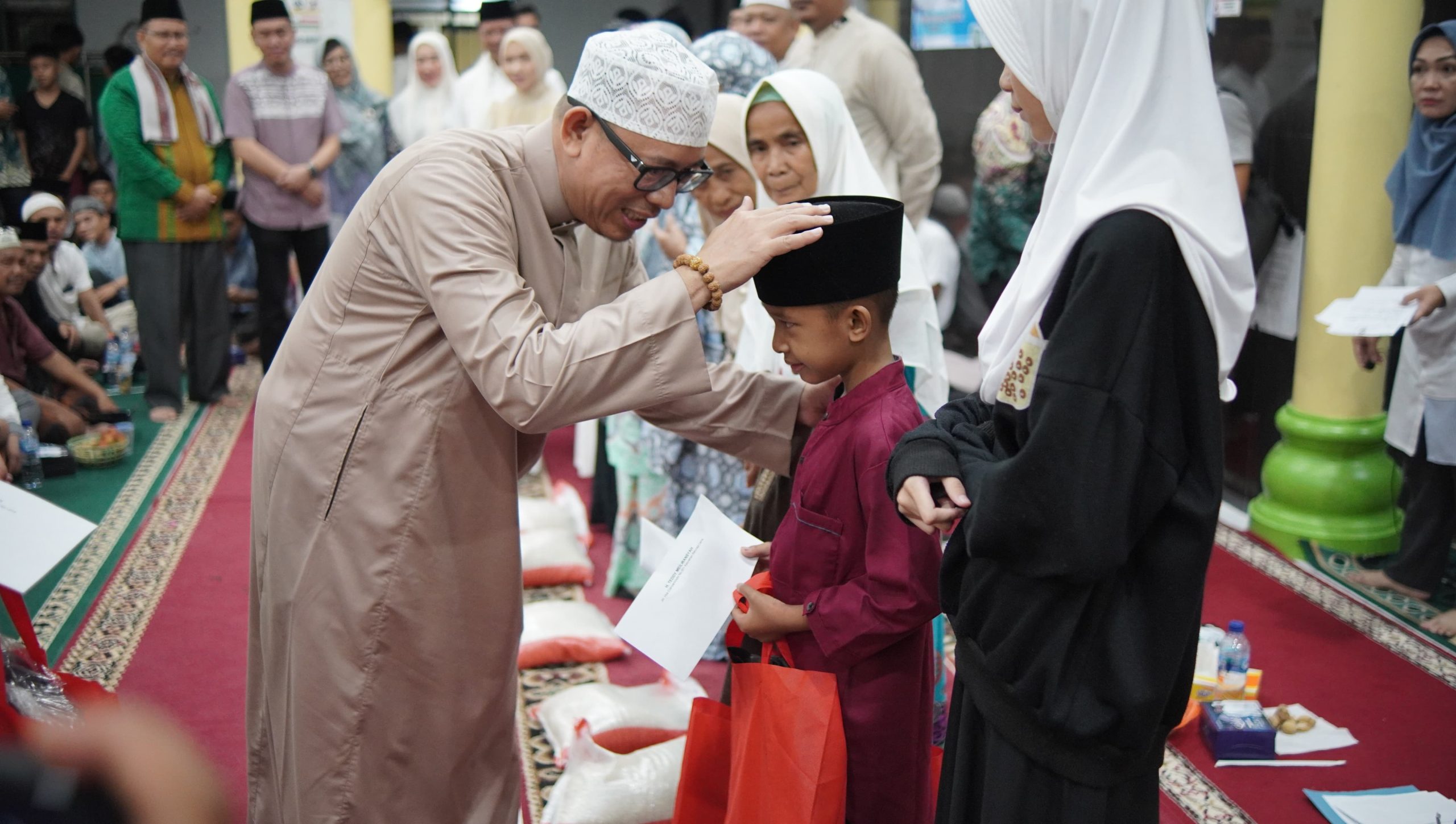 Pj Bupati OKU Hadiri Penutupan Safari Ramadhan di Desa Pandan Dulang