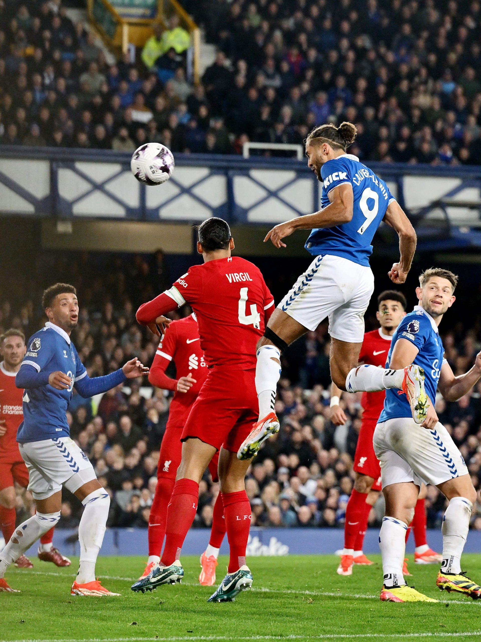 Liverpool Terpuruk di Goodison Park, Dikalahkan Everton 2-0