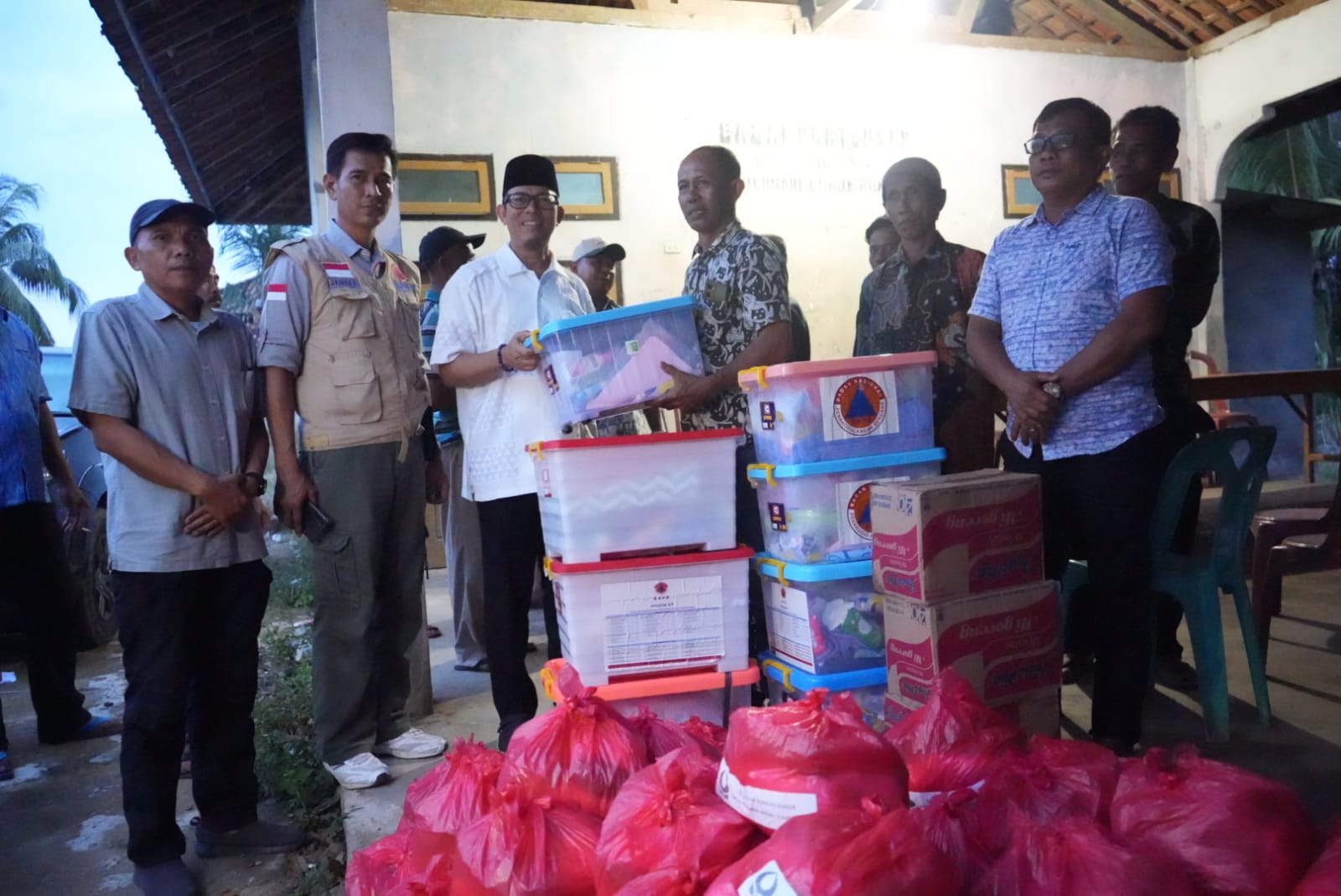 PJ Bupati OKU Janji Perbaiki Jembatan Gantung Desa Lubuk Rukam yang Rusak Akibat Banjir