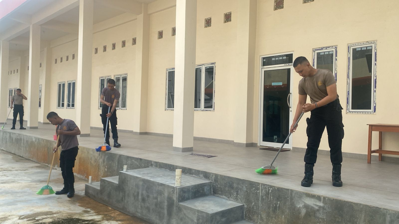 Polres OKU Bersihkan Vihara Bodhijaya Buddhist Center