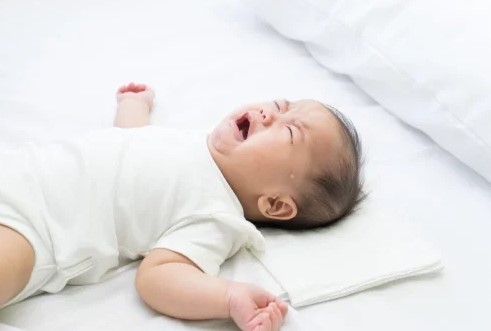 Bayi Menangis Saat Tidur: Penyebab dan Solusinya