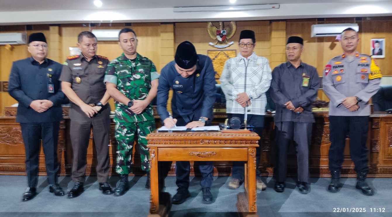 Gelak Tawa Warnai Rapat Paripurna DPRD OKU