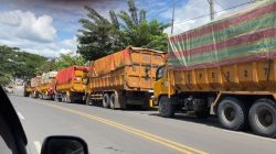 Warga Kemelak Bindung Langit Blokir Jalan untuk Angkutan Batubara