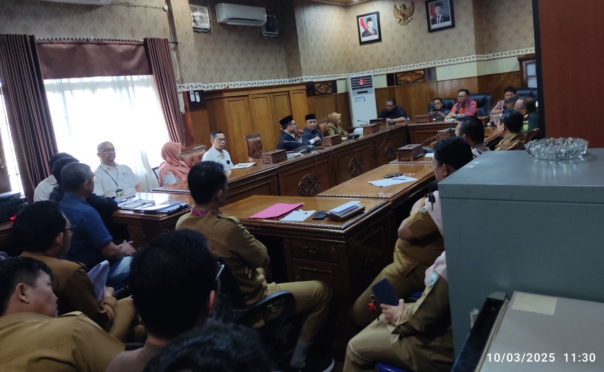 Rapat Dengar Pendapat (RDP) Komisi III DPRD OKU memanggil PT Surya Bintang Indonesia, Senin, 10 Maret 2025, di ruang Komisi III DPRD OKU.