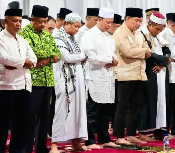 Shalat tarawih berjamaah acara Tabligh Akbar dan Lepas Sambut Penjabat (Pj.) Bupati OKU